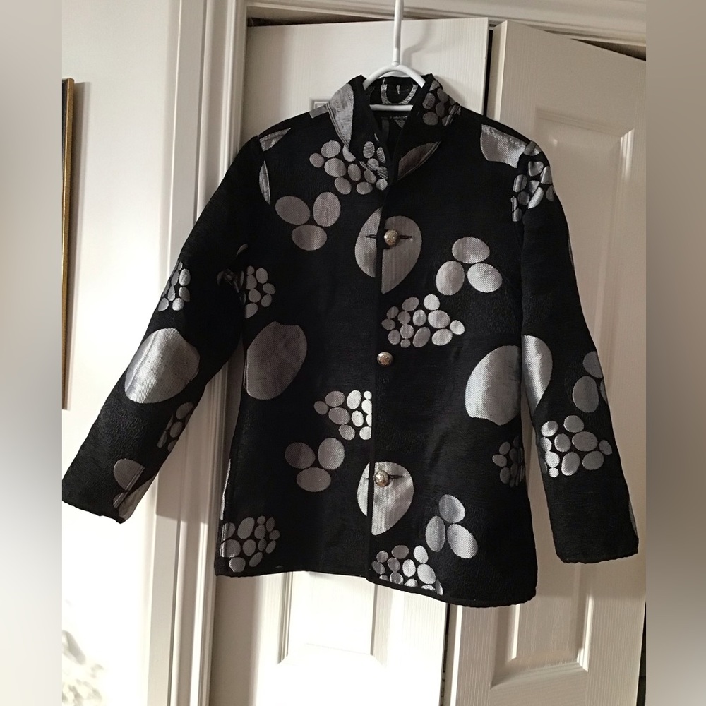 Black & Silver jacket (reverses to Sliver & Black)